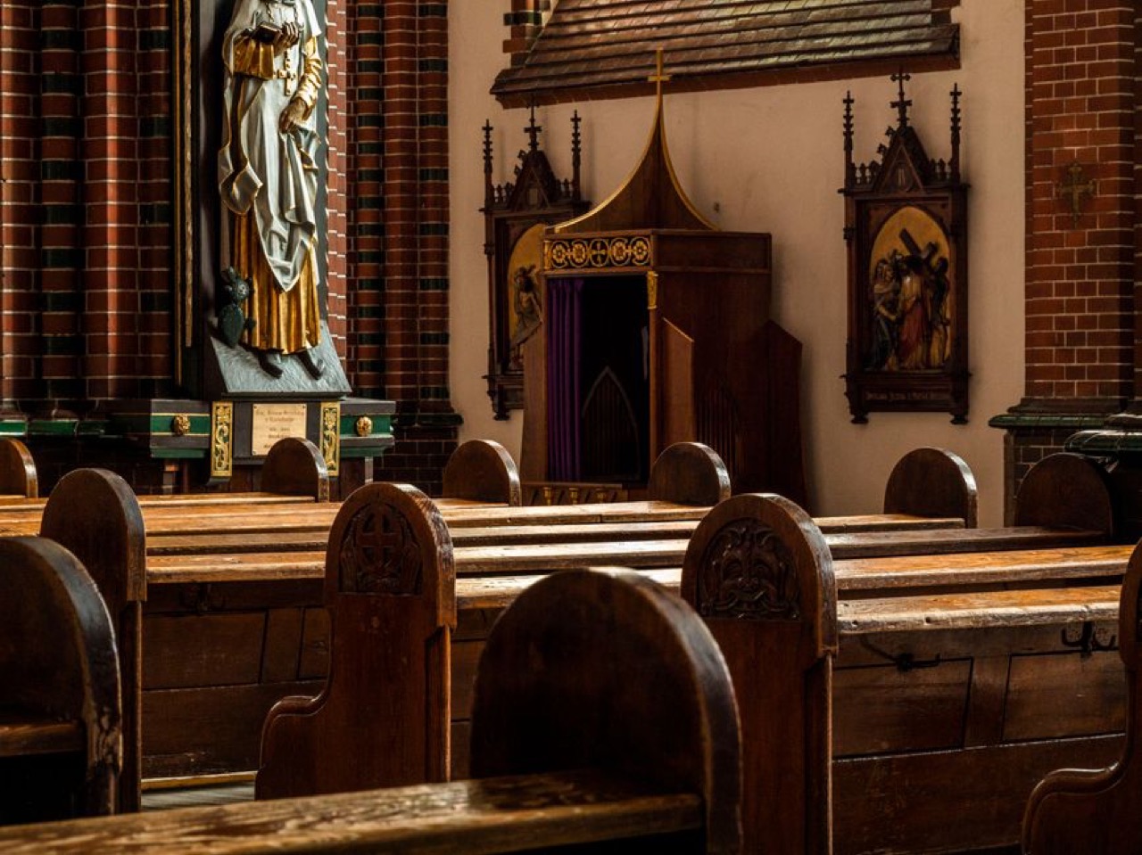Quiet chapel pews