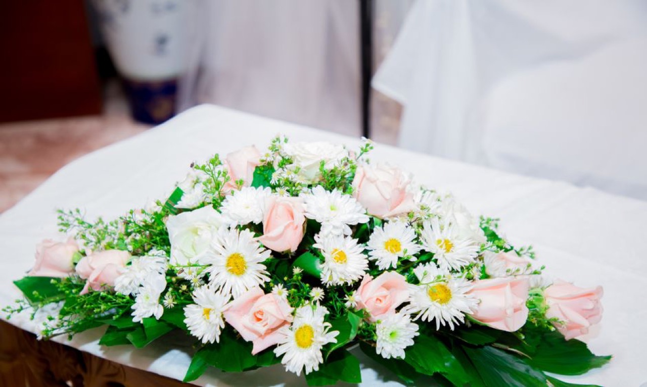 Soft white flowers arrangement